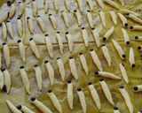 Foto langkah ke 2 dari resep Kue kering ulat *enthung teflon* no oven dan tips.