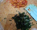 Foto langkah ke 2 dari resep Nasi Goreng Daun Mengkudu Pedas.