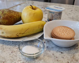 Foto del paso 1 de la receta: Papilla de frutas, yogur y galletas