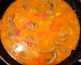 Foto del paso 3 de la receta: Gnocchi con tomate, champiñones, calabacín y queso