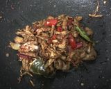 Foto langkah ke 4 dari resep Ayam Suwir Pedas Kecap Manis Gurih Bumbu Sederhana.