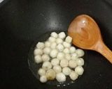 Foto langkah ke 5 dari resep Cilok Goreng Rawit Daun Jeruk atau Karedok Cimol.