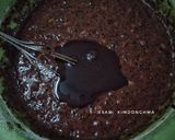Foto langkah ke 4 dari resep Banana Moist Chocolate Cake.