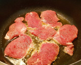 Foto del paso 3 de la receta: Solomillo de cerdo al Moscatel con pasas, piñones y cerezas 🔥🔥