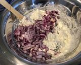 Une image de l'étape 8 de Salade de concombres marinés au chèvre frais, citron, oignon rouge et persil.