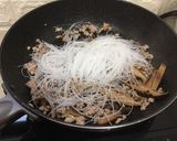 รูปขั้นตอนการทำที่ 4 ของ ผัดวุ้นเส้นเห็ดหอม