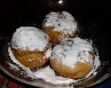 Foto langkah ke 4 dari resep Bola bola tape goreng.