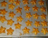 Foto langkah ke 1 dari resep Salty Egg Yolk Cookies.