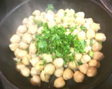 Foto del paso 4 de la receta: Garbanzos tostados con huevos a la tapa