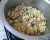 A picture of step 2 of Matar kulcha.