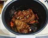 รูปขั้นตอนการทำที่ 3 ของ ขาหมูหม้อหุงข้าว