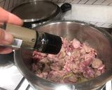 Foto del paso 1 de la receta: Ternera estofada con patatas al estilo de mi madre