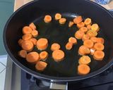 Une image de l'étape 5 de Pommes de terre, carottes et navets marteaux fruités.
