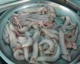 Hình bước làm 1 của món Cá khoai om hành. Canh cá khoai nấu hành, tiêu