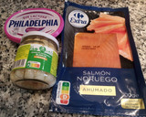 Foto del paso 1 de la receta: Canapés de salmón ahumado y espárragos con queso