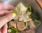 Foto del paso 3 de la receta: Estofado de costillas y patatas
