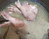 Foto langkah ke 1 dari resep Ayam dan sosis kecap pedas Manis.