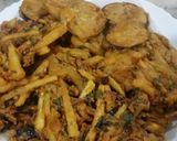 A picture of step 5 of Aloo ke pakory with bengan.
