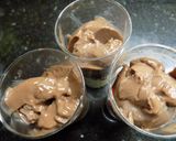Foto del paso 4 de la receta: Delicia en vasos con postre de chocolate, frutillas y vainillas