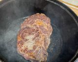 以鑄鐵鍋完成先煎後烤沙朗牛排的食譜步驟1照片