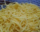 Hình bước làm 1 của món Mì trứng nấu lòng gà