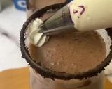 A picture of step 4 of Oreo and Nutella milkshake.