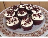 Foto langkah ke 6 dari resep Red Velvet Cupcakes with Cream Cheese Frosting.