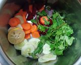 A picture of step 1 of Vegetables Detox Drinks.