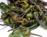 Foto del paso 3 de la receta: Pimiento del padrón a la plancha
