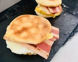 Une image de l'étape 3 de Mc Muffin bacon et œuf maison.