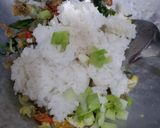 Foto langkah ke 3 dari resep Nasi Goreng Teri Daun Jeruk.