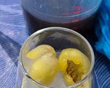 Foto langkah ke 3 dari resep Es Teh Matoa.