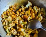 A picture of step 3 of Aloo gobhi.