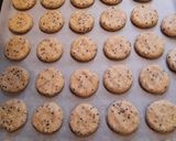 A picture of step 4 of Butter Cookies with Walnuts and Sesame.