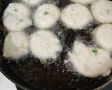 A picture of step 5 of Dahi Vada/bhalla.