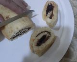 A picture of step 8 of Chocolate vanilla Swiss roll in fry pan.