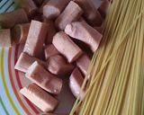 A picture of step 1 of Spaghetti with smoked chicken sausage and avocado.