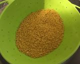 Une image de l'étape 1 de Dal de mung (lentilles aux légumes, épices et gingembre).