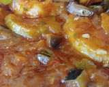 Foto del paso 6 de la receta: Merzluza, con calamar y pisto