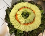 Une image de l'étape 9 de Salade de concombre aux carottes râpées,laitue rouge et mozzarella di buffala.