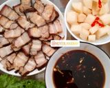 Hình bước làm 1 của món Thịt áp chảo cuốn rau sống 🥩