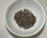 Chia Seeds, Honey with Fruit Yogurt 奇亞籽蜂蜜水果優格的食譜步驟1照片