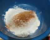 Foto del paso 2 de la receta: Cupcakes de zanahoria (piña, pasas y nuez)