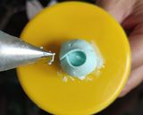Foto langkah ke 3 dari resep Bunga dari buttercream.