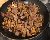 Une image de l'étape 9 de Bœuf aux girolles et persil.