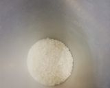 A picture of step 2 of Cookpad customized cupcakes.