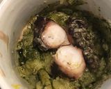 Foto del passaggio 3 della ricetta Polpo grigliato con patate prezzemolate pesto di menta e maionese di polipo