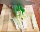 A picture of step 2 of Korean Dakgaejang.