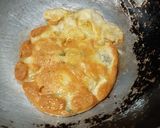 รูปขั้นตอนการทำที่ 3 ของ เมนูคีโตไข่เจียวใบมะกรูดพริกขี้หนู