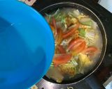 Foto langkah ke 2 dari resep Sop sawi telur.